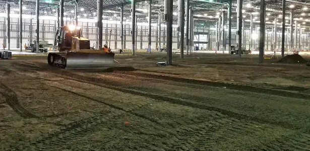 Système d’excavation et nivellement par station robotisée